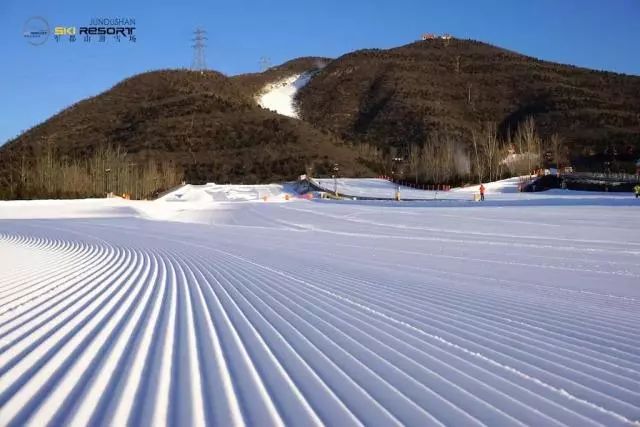 温馨提示:请各位滑雪爱好者留意手中持有的本雪季有效的滑雪票,卡,在3