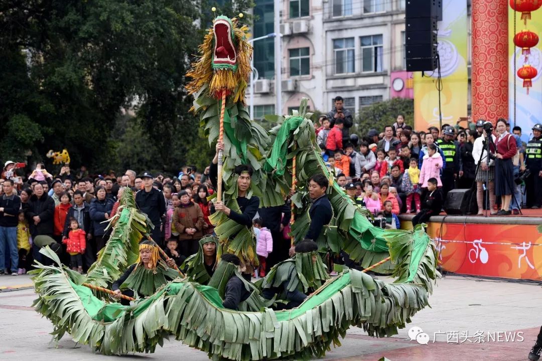 实拍广西宾阳千年炮龙节震撼上演数十万人狂欢