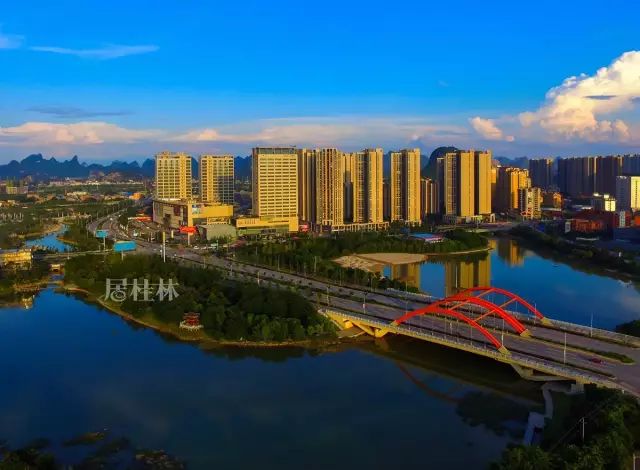 旅游 正文  经过10年的建设,临桂新区核心区基本建成,路和桥是一个
