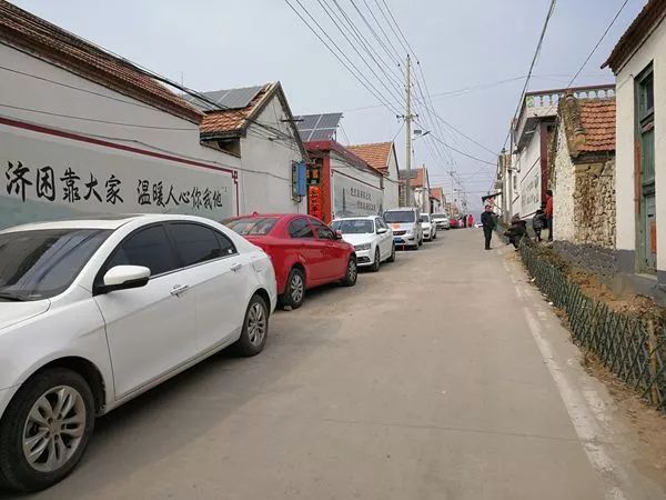 平邑小山村堵车啦 丰阳镇大丰阳村汽车扎堆回村