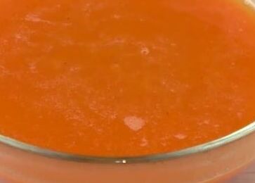 萝卜红枣汁:胡萝卜,红枣,洗净切碎,滤渣后加入少许麦芽糖,调制糖水