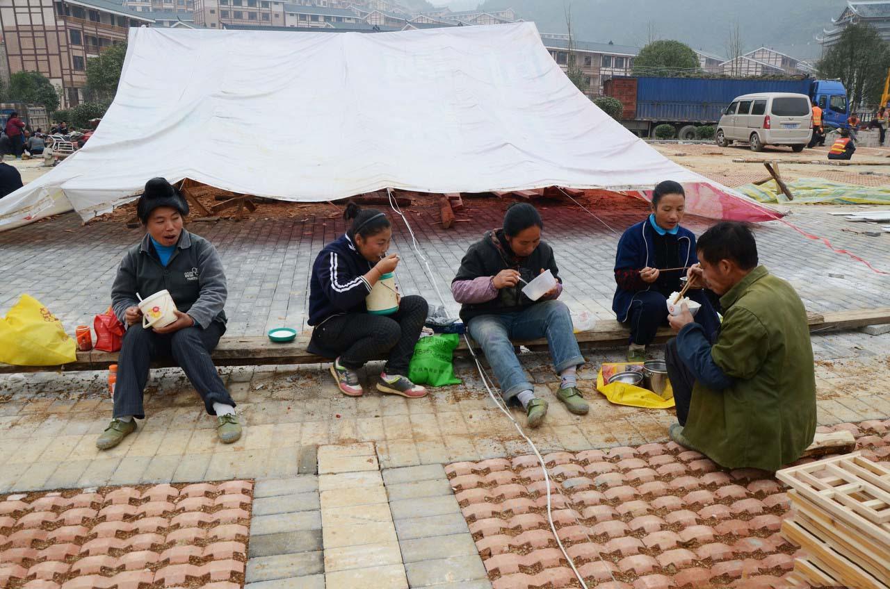 新年结束了,进城的务工者或农民工的日常现状又是什么样.