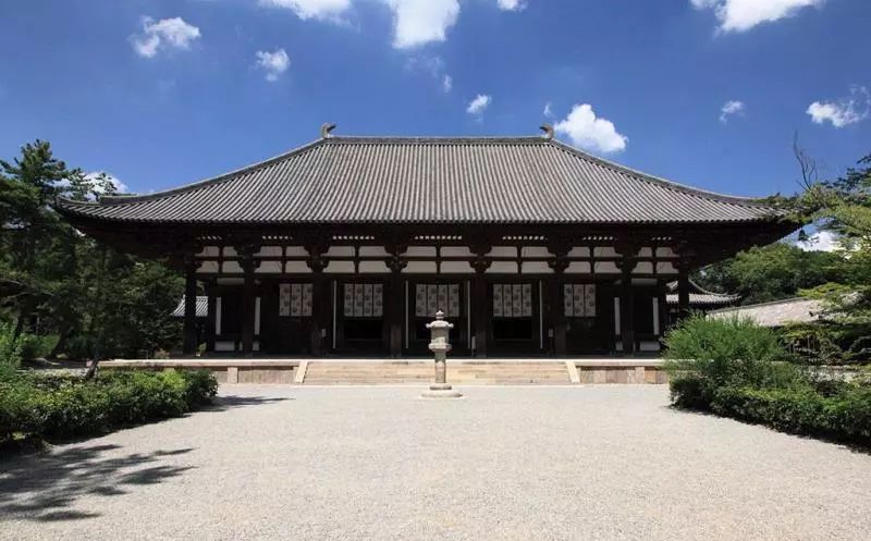 东大寺南大门东大寺南大门,由南宋明洲人陈和卿主持重建.