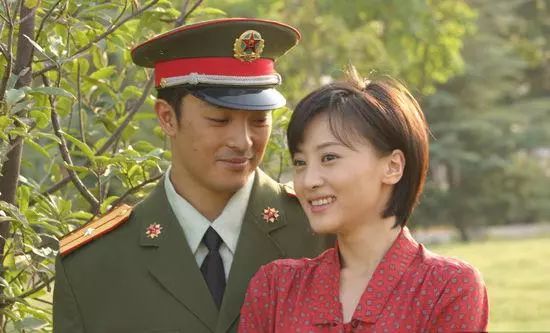 也有了突破,在2010年,富大龙与相恋两年的女演员饶敏莉走进了婚姻