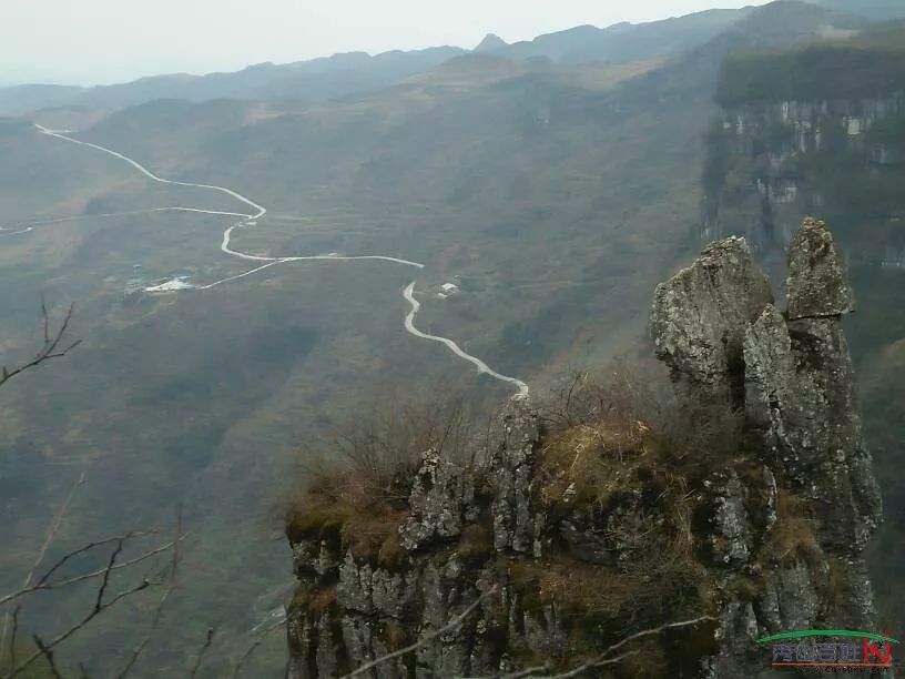 川河盖草场旅游区位于重庆市秀山县涌洞乡,与保靖县野竹坪镇接壤,距