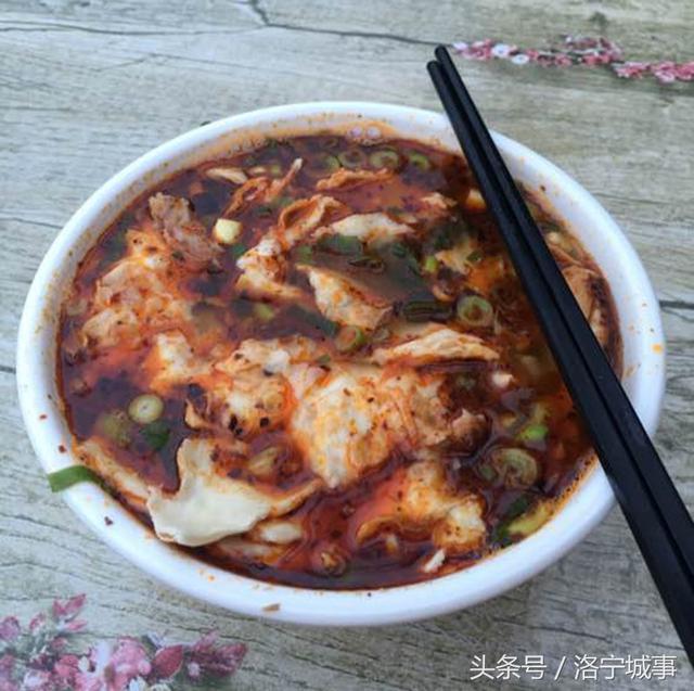 咱先说一下大众口味----凉粉汤 绿豆粉面搽凉粉 牛肉丸子炸来香 豆腐