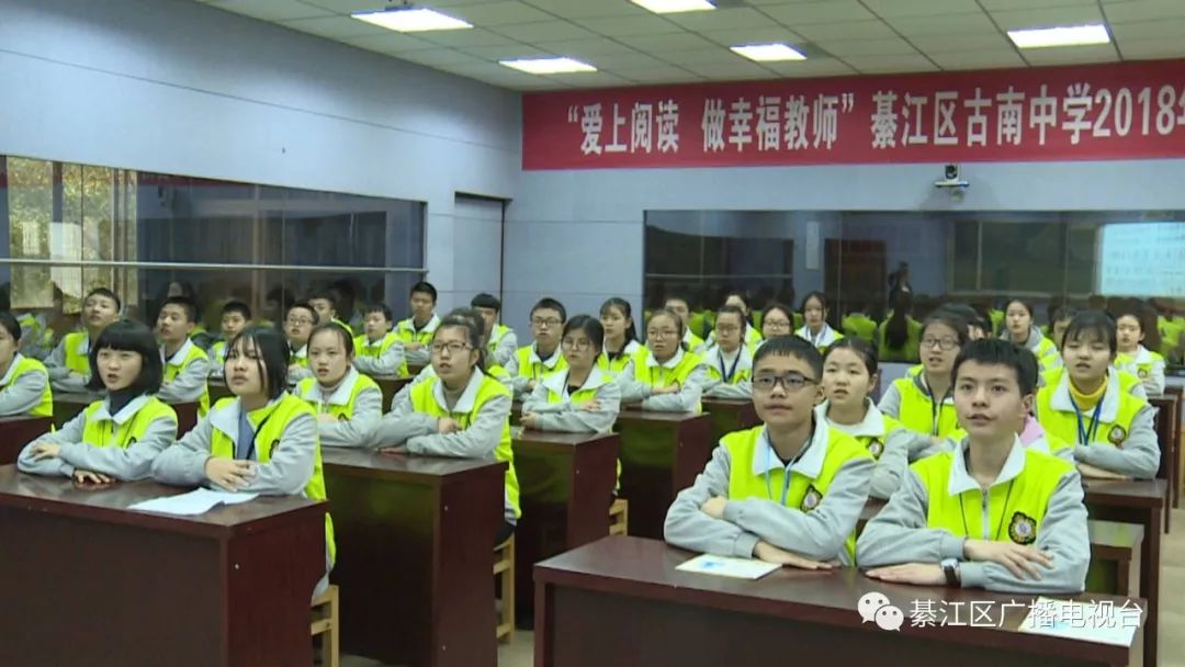 綦江中学今天不仅是开学的第一天也是距离2018年全国普通高考的倒