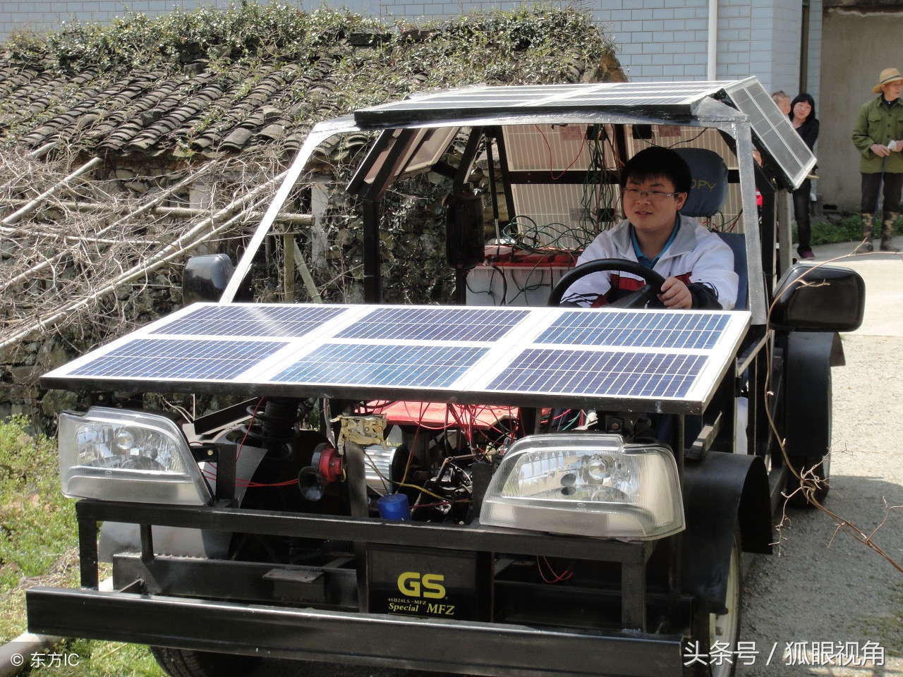 高二学生花一万五自行研制太阳能汽车 绿色环保能开70公里受人赞