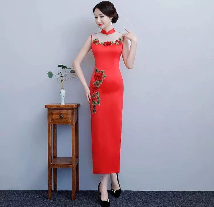 妈妈穿旗袍怎么搭衣服_美女穿旗袍(2)