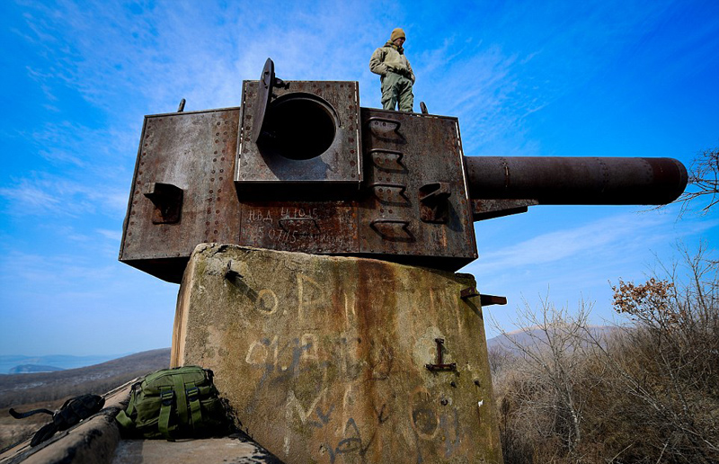 探险家拍下俄罗斯废弃军事堡垒珍贵照片