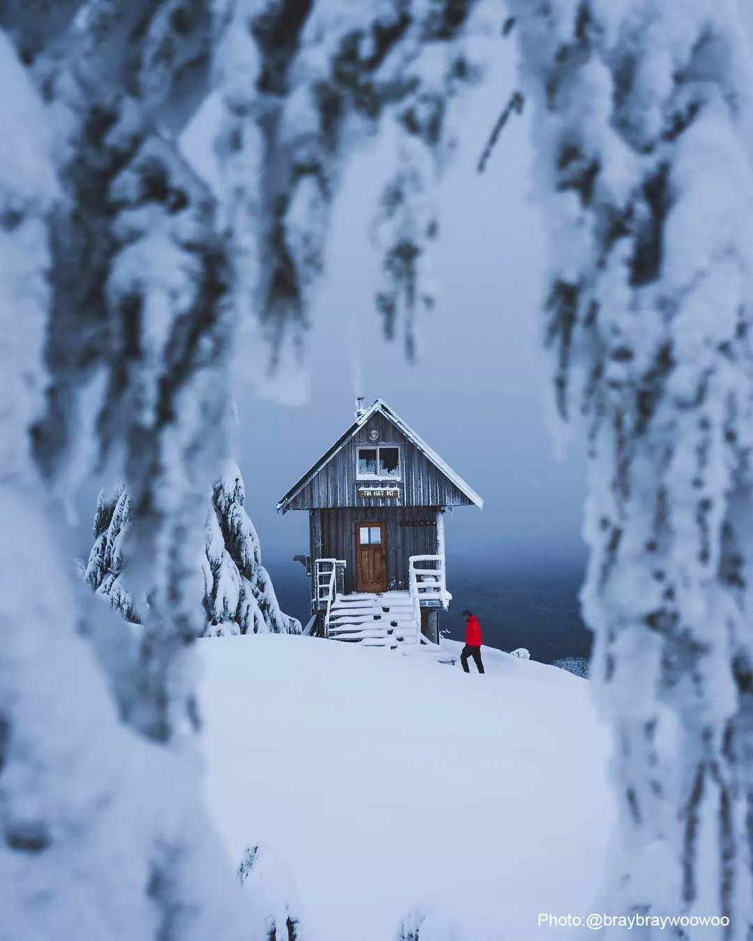 在北美西海岸静享雪地小木屋的孤独之美