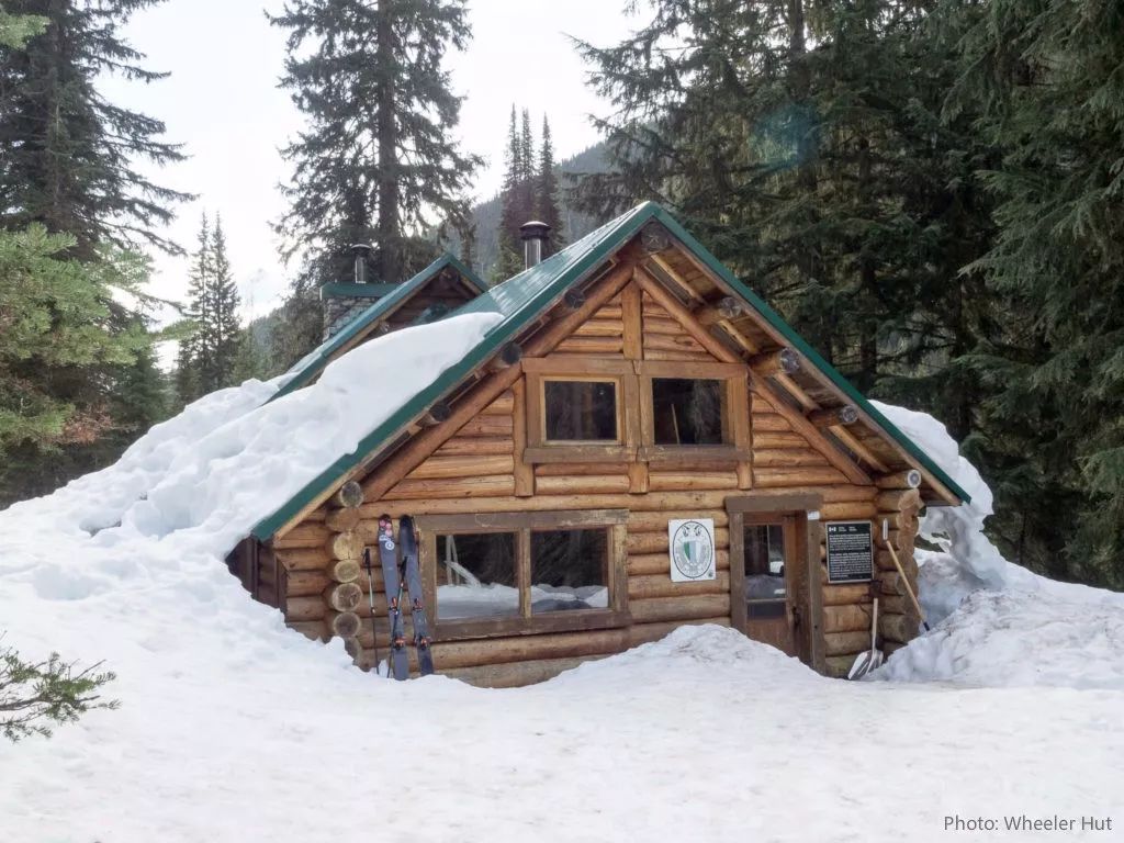 在北美西海岸,静享雪地小木屋的孤独之美