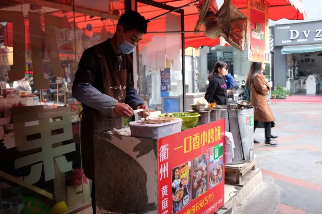 宁大一村小吃街扫一圈,花甲粉丝 八戒烤蹄 衢州小烤饼