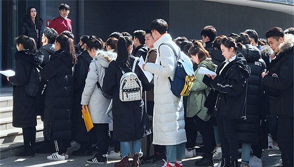 2018年3月1日,北京,北京电影学院艺考现场. 图片来源:视觉中国