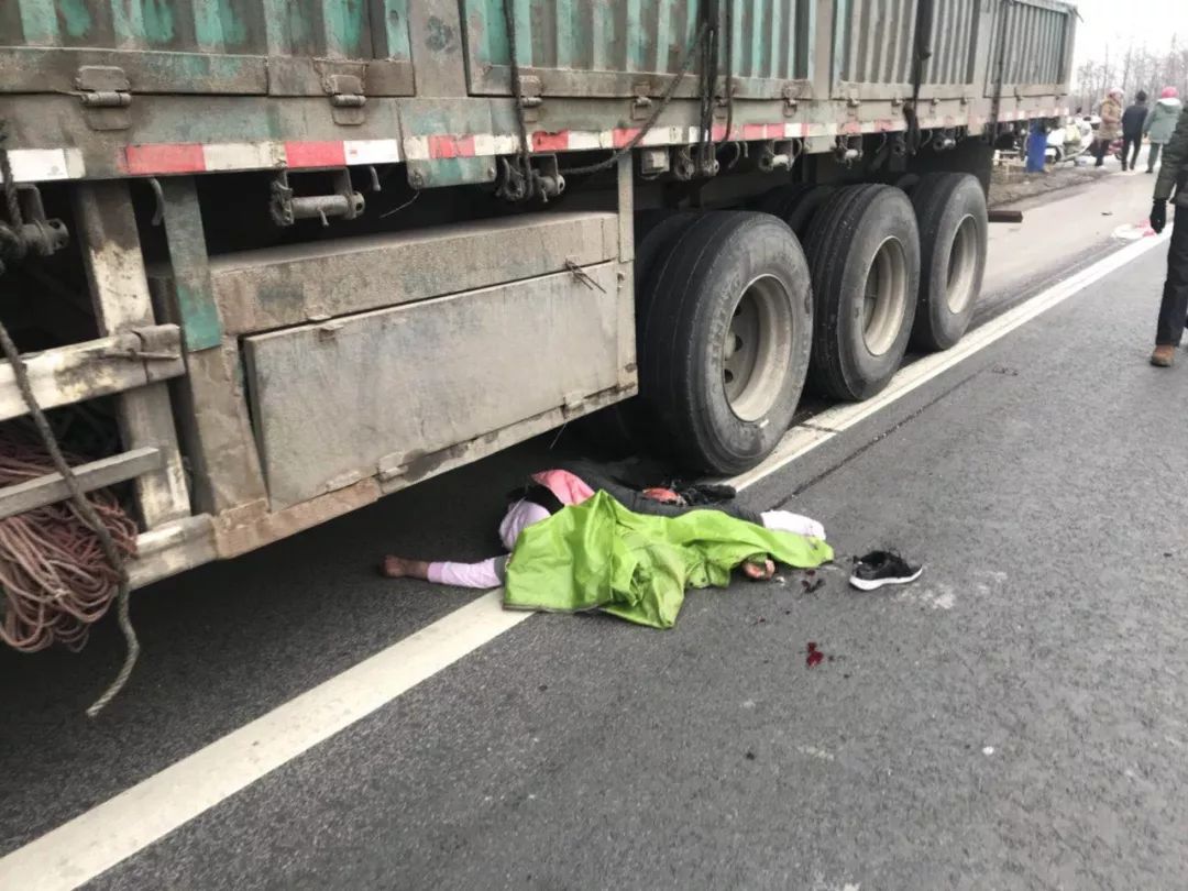 姜堰15岁女孩上学途中被大货车碾压身亡…所有家长都