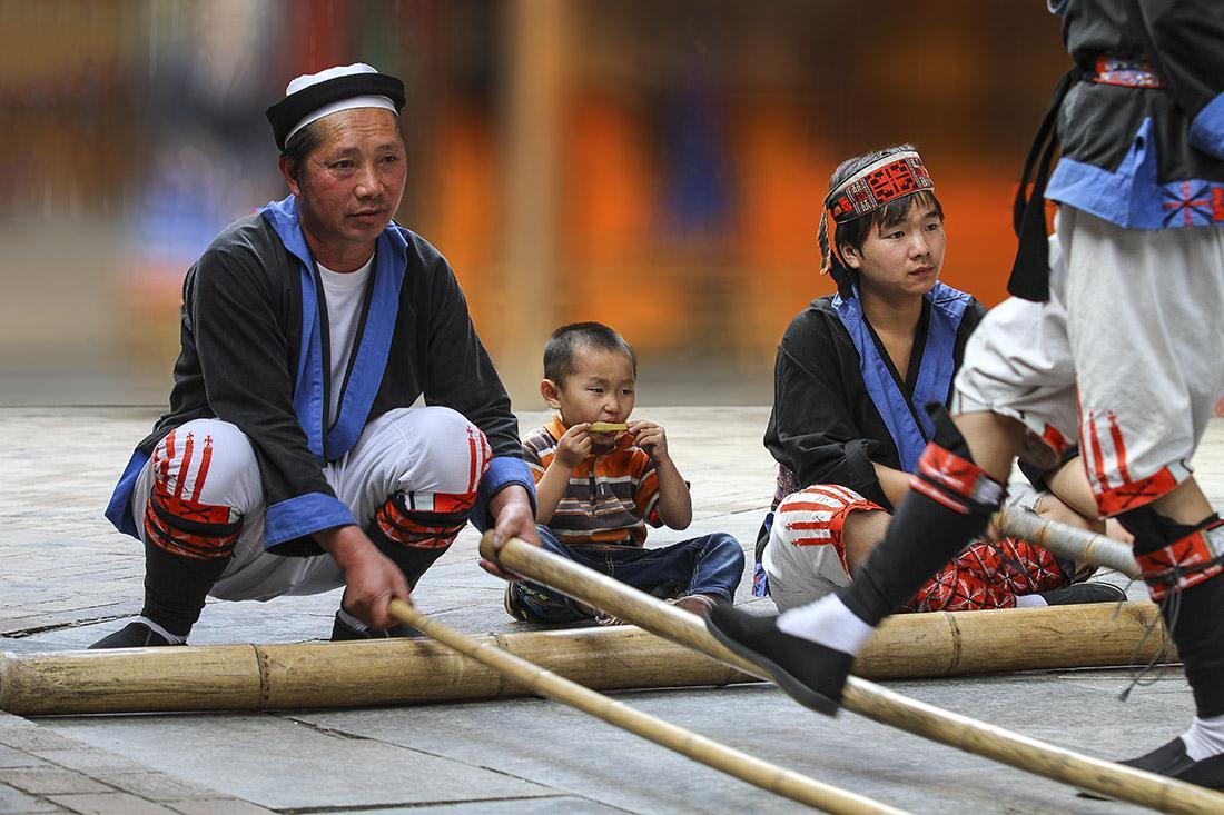 瑶族女人内衣_白裤瑶族女人