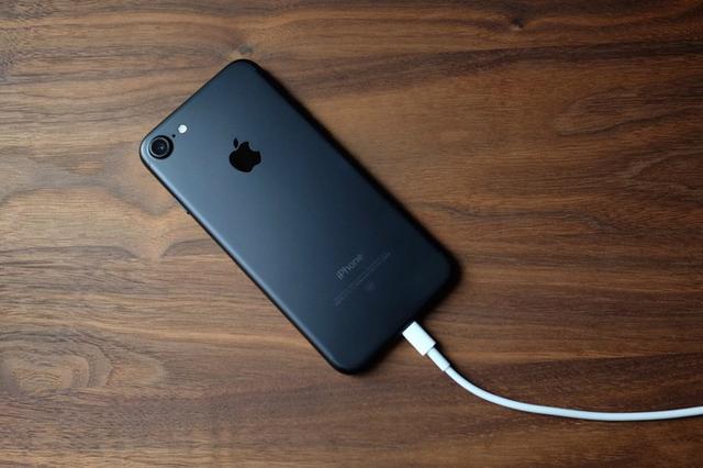 尴尬了 官方称iphone手机寿命最多3年 实际大家都用4年