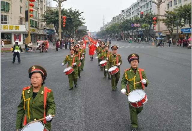 【元宵节!崇城锣鼓喧天,舞龙游街闹元宵!