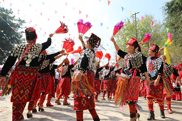 耿马各族群众载歌载舞,共庆景颇族"目瑙纵歌"节