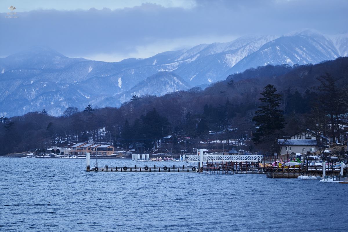 白雪覆盖的日光中禅寺湖,冬天里的童话世界,静谧清幽的人间仙境