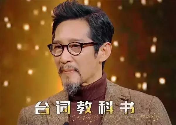 王劲松完全是"有腔调的声音",声线与细腻的情感表达下