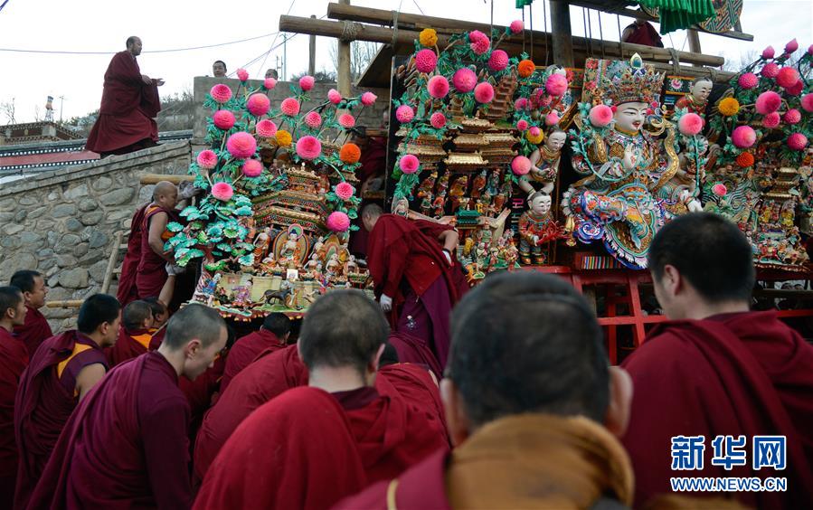 酥油花"绽放"塔尔寺