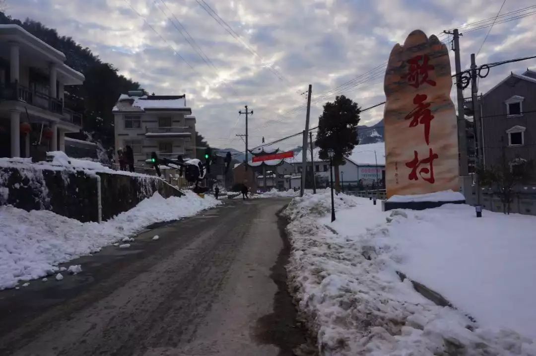 钟山乡隐藏在桐庐县中南部的大山深处,毗邻杭州地区唯一的少数民族莪