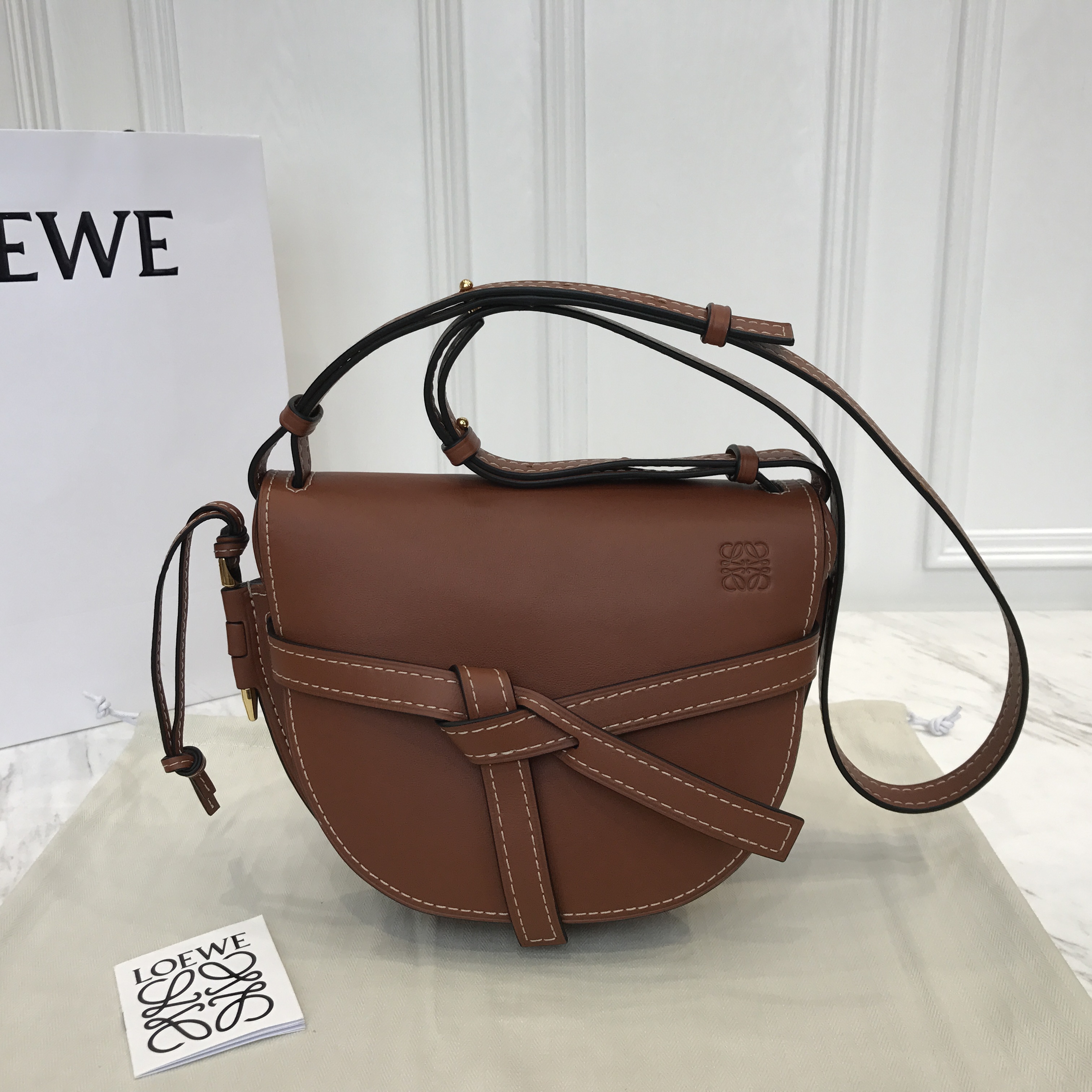 loewe gate bag继puzzle后的又一爆款