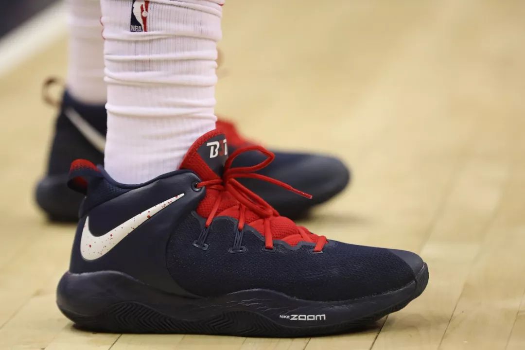 布拉德利·比尔(bradley beal)—— nike zoom rev 2018 pe