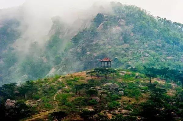 旅游 正文  -4- 棋山国家森林公园景区 位于莱芜东部,以"棋山柯烂"