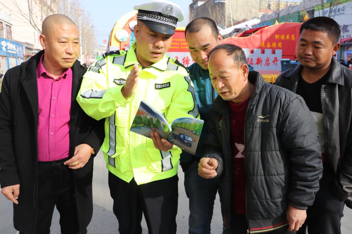 元宵佳节 山西交警守护群众平安出行