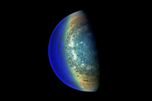 朱诺号探测器拍摄木星南极上空美丽云团!