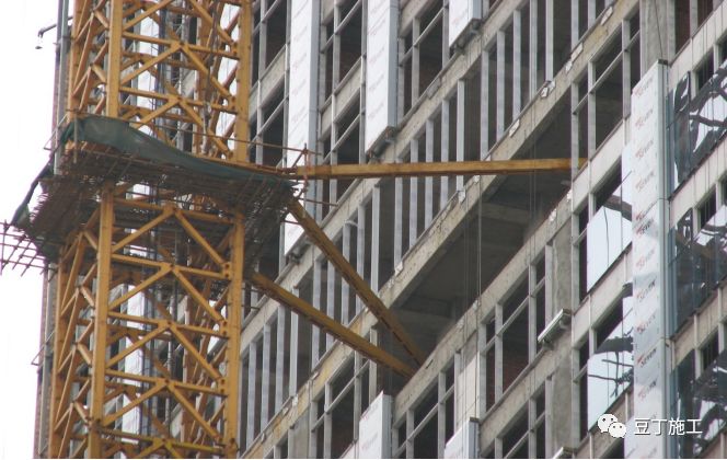 建筑施工现场要想安全,高效地布置塔吊,你只需这样做