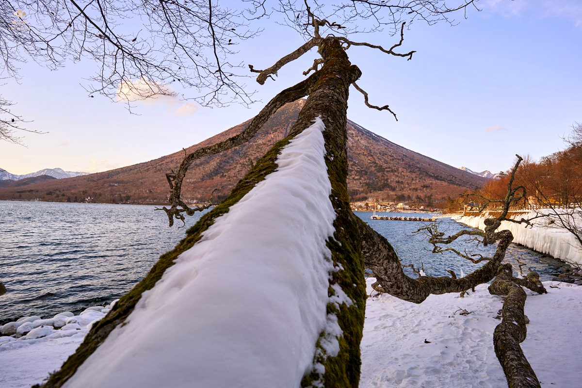 白雪覆盖的日光中禅寺湖,冬天里的童话世界,静谧清幽的人间仙境