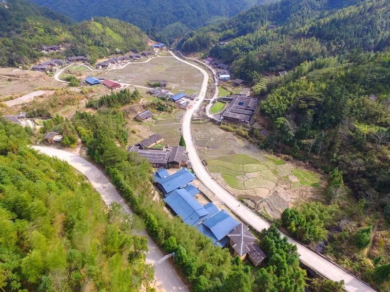 尤溪县西城镇秀村,原名小村,位于尤溪县西北部,海拨420米,山高水清,旧