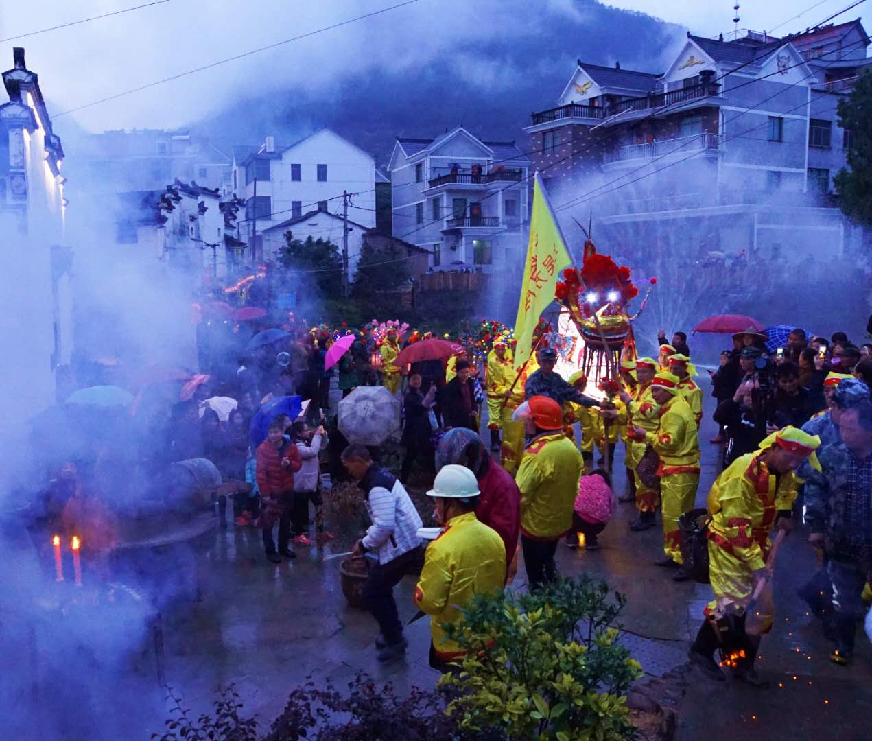 傍晚五点半起龙舞到零点上吴方村正月二十这条板凳龙厉害了