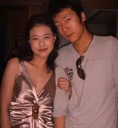 导致与吕良伟"离婚"的主要原因 之后患病的周海媚几乎一直处于空窗期