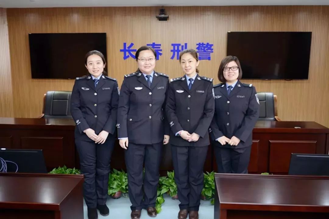 八大队二中队主要负责全市指纹信息管理和比对工作,是一支由女警组成