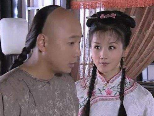 岳思盈扮演者 孙菲菲2009年跟富商刘海峰结婚后逐渐减少台前演出,而