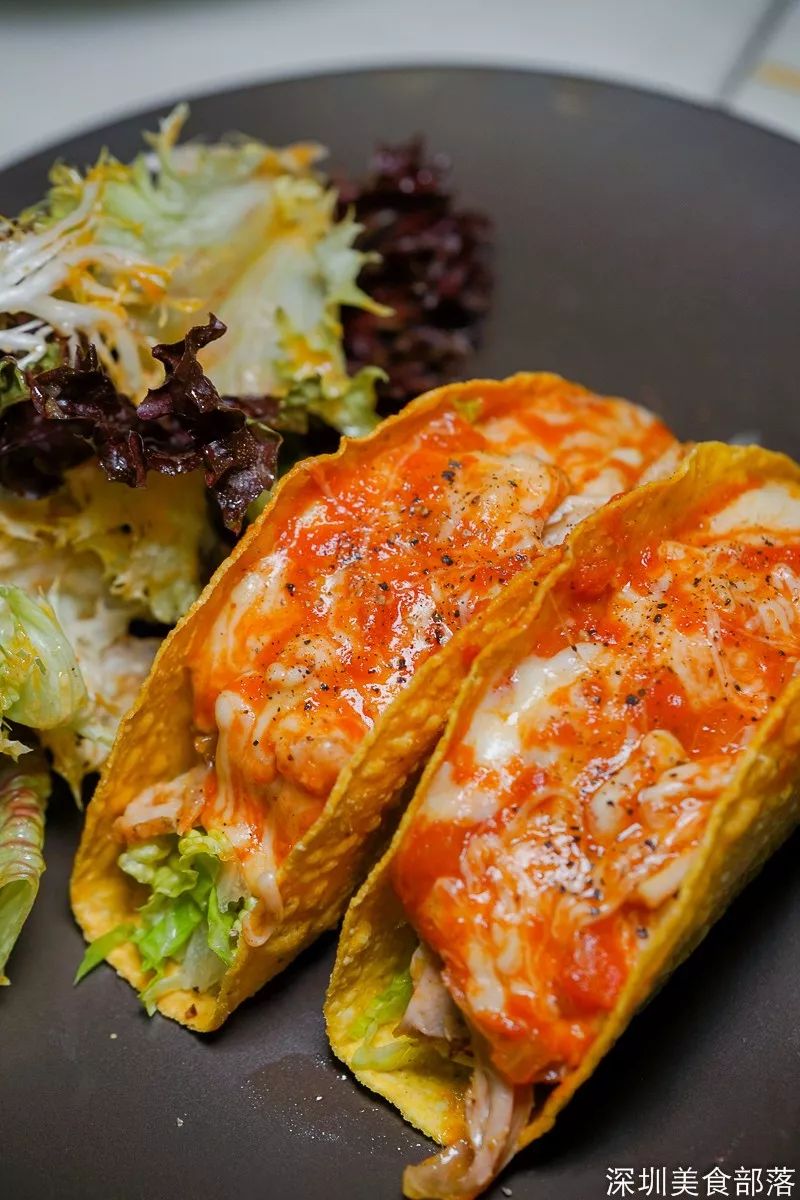 美食 正文  塔克饼 taco属于墨西哥第二代表,建议选炸过的玉米饼外壳