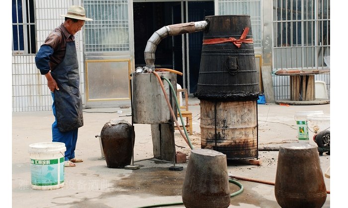 提供土法烧酒设备,让顾客亲自动手酿制高粱酒可行吗?