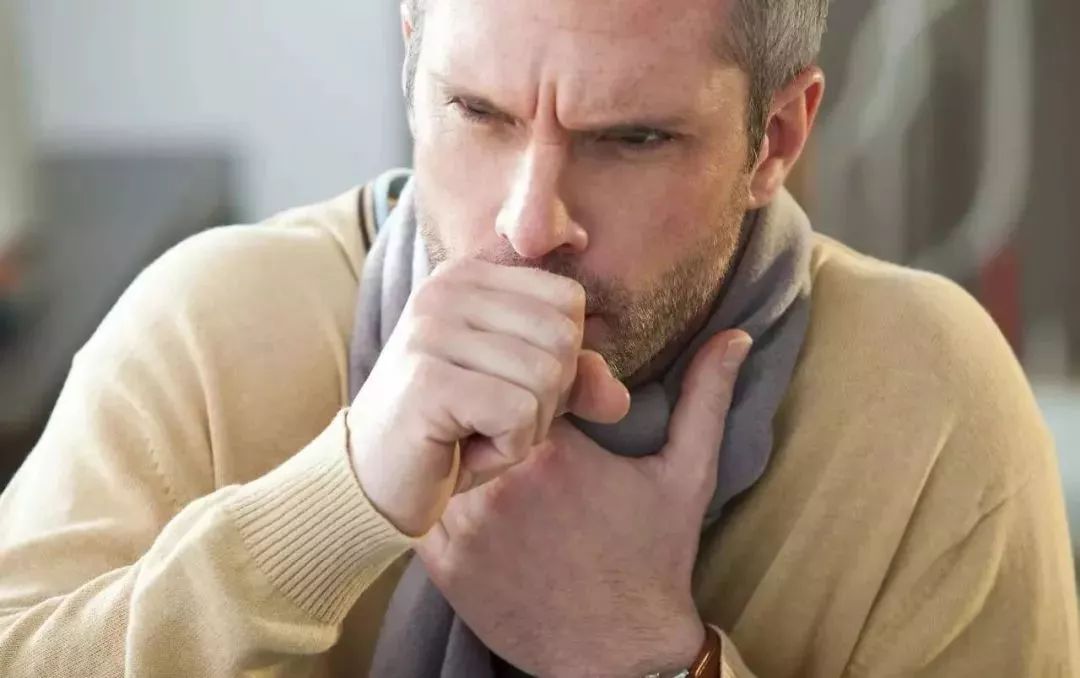 咳喘,痰黄 肺热的人一般表现为咽喉疼痛,口眼干燥,咳嗽,咳痰.