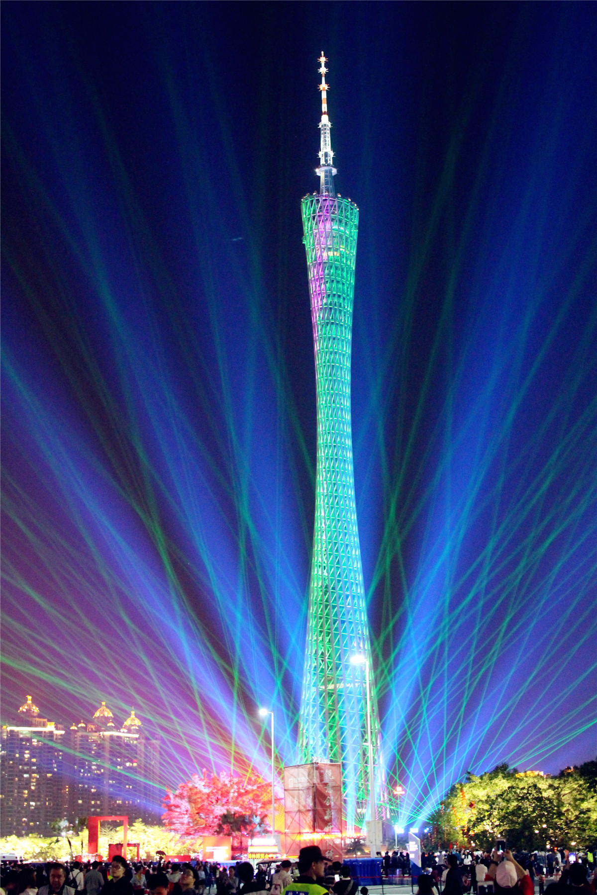 一年只有一次:广州塔上演世界级灯光秀