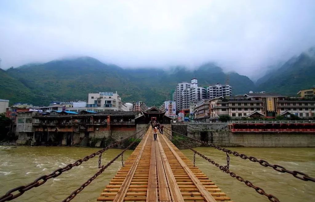 泸定县人口多少_四川泸定县二郎山