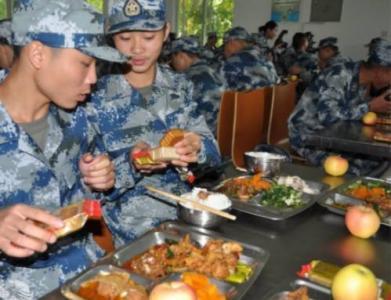 军事 正文  在我国部队中不同兵种的伙食标准也是不同的,一共分为四类