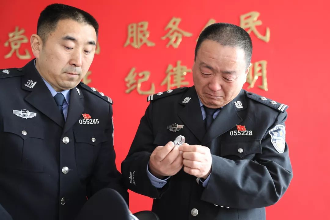 一个民警的退休荣誉仪式