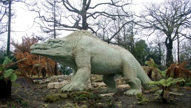 因为是第一次做恐龙,巨齿龙的复原历史也很有意思.