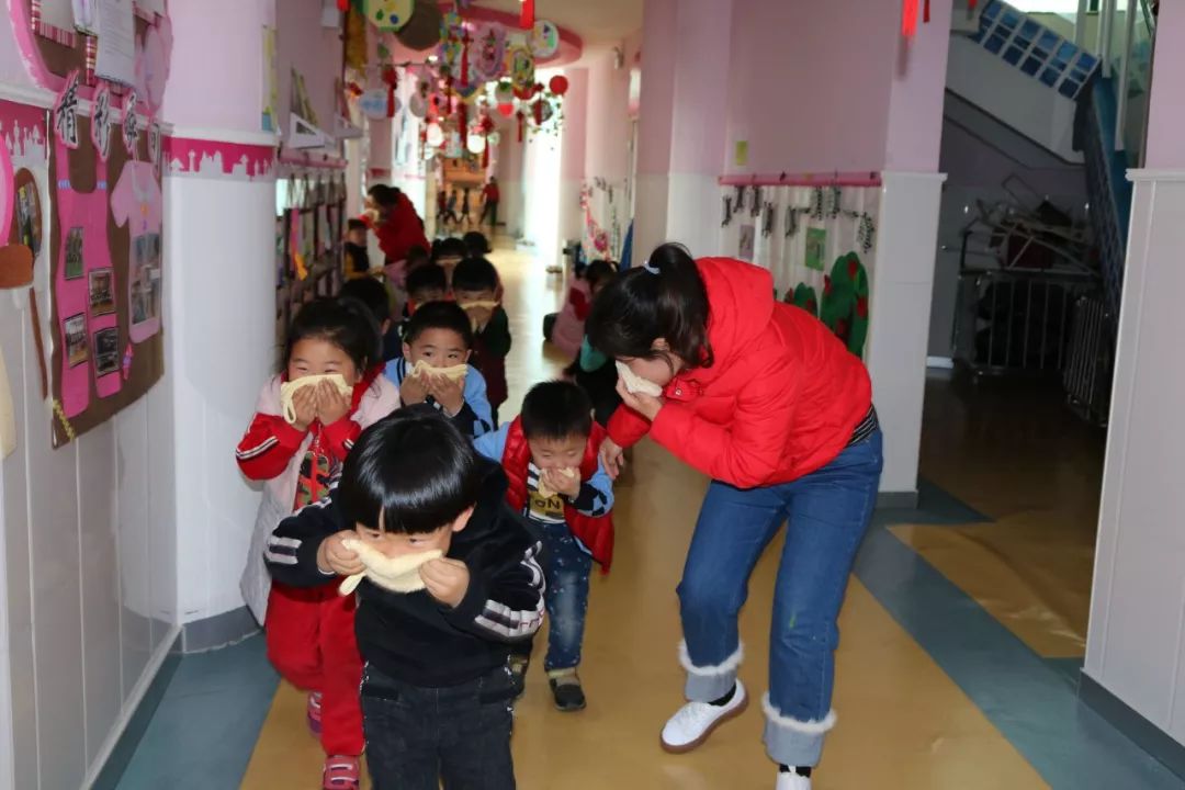 郑州经开区实验幼儿园开展消防应急疏散演练活动