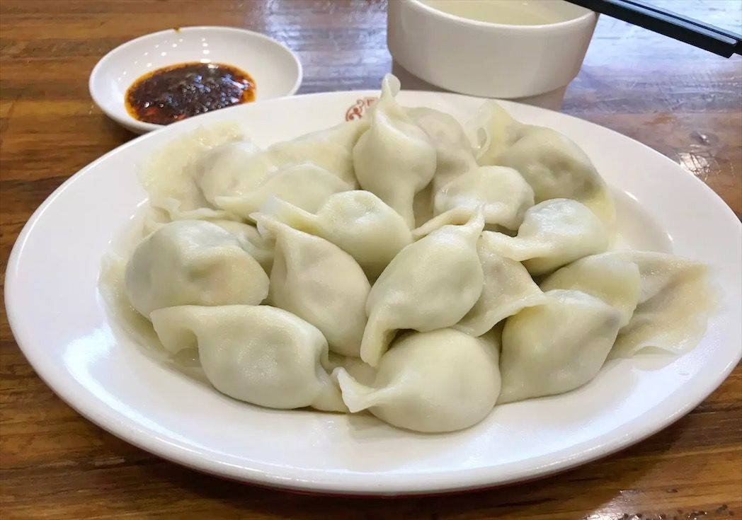 她家的水饺种类异常丰富,像酸菜肉,香菜肉等这种比较小众的口味也有