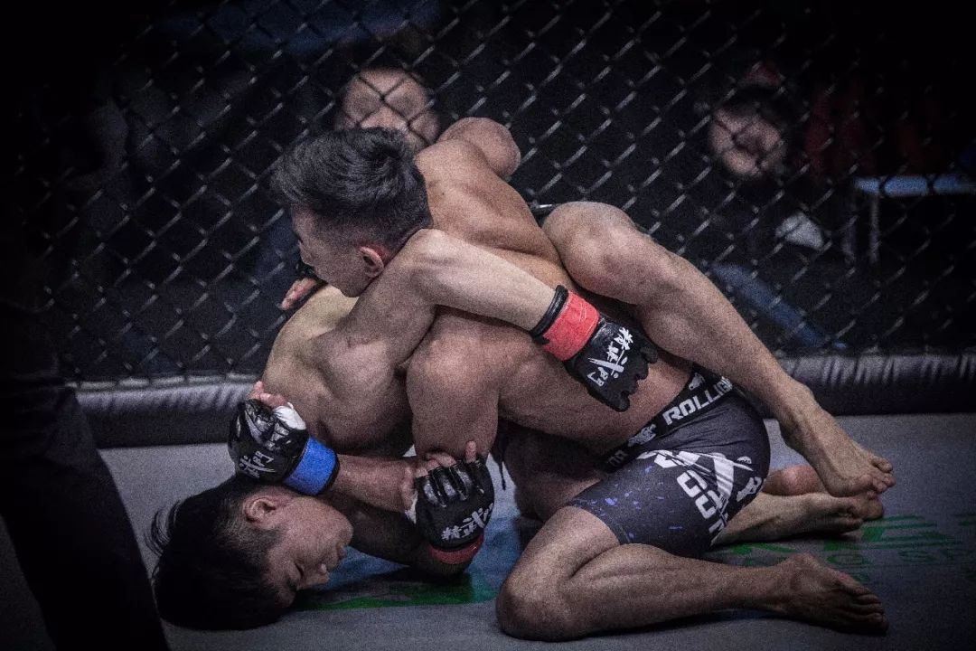 图集| mma史上最震撼人心的照片,它诠释了什么才是真正的比赛!